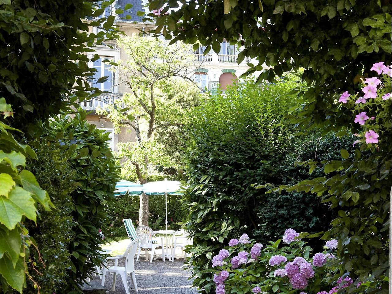 Logis Hotel Royal Saint-Mart Royat Exterior photo