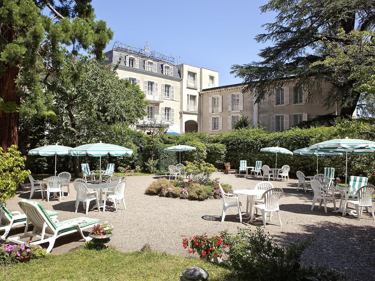 Logis Hotel Royal Saint-Mart Royat Exterior photo